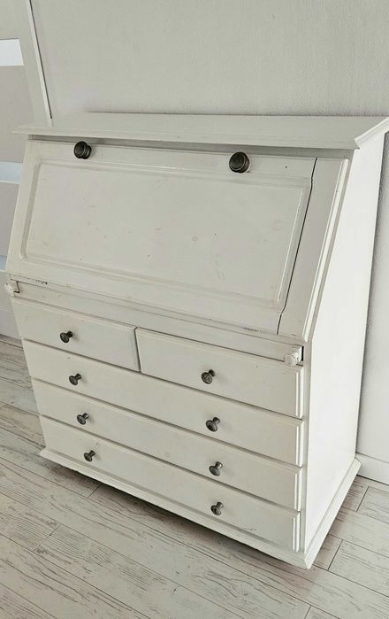 Drewniany prowansalski sekretarzyk Ikea