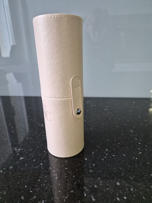 Tuba do przechowywania pędzli Eveline .