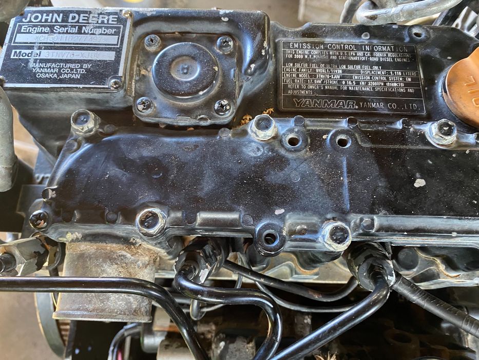 Glowica,silnik,YANMAR 3TNV74,John Deere,gator,3tnv74