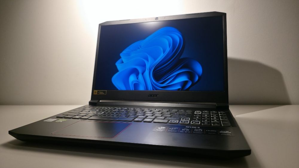 Acer Nitro 5 / i7-10750H / RTX 2060 / 32GB RAM / 144Hz