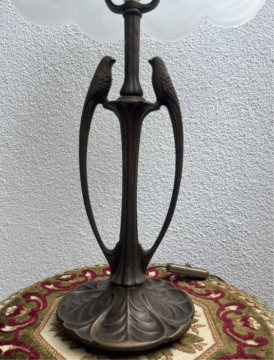 Lampa mosiężna papugi z kloszem