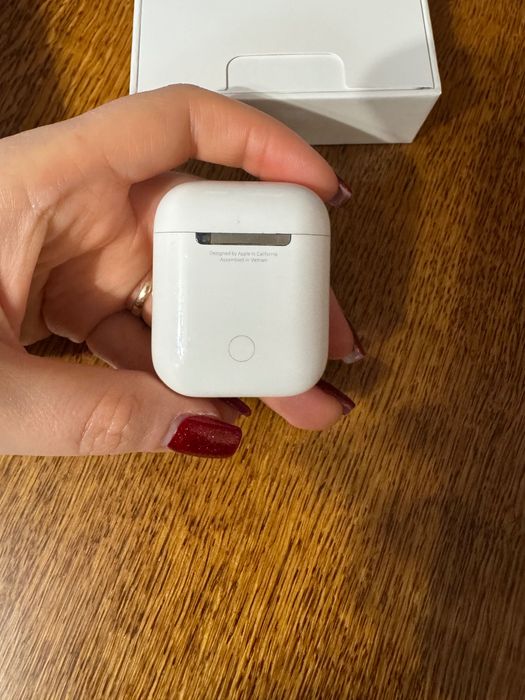 AirPods 2 куплені в офіційному магазині