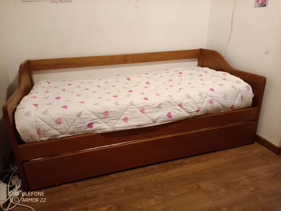 Cama de criança,  madeira de cor castanho