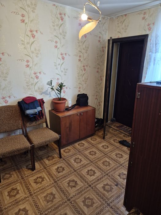 Продам пів будинку район 1 школи