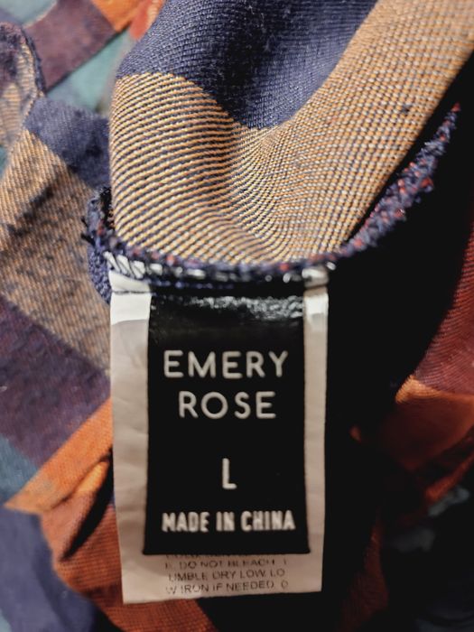 Sukienka w kratkę. Emery Rose