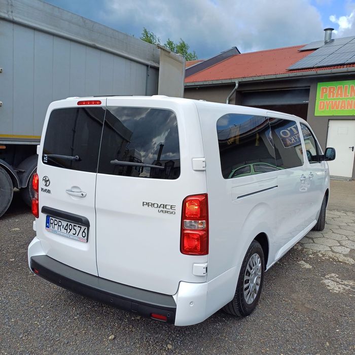 TOYOTA PROACA verso 9 osobowa