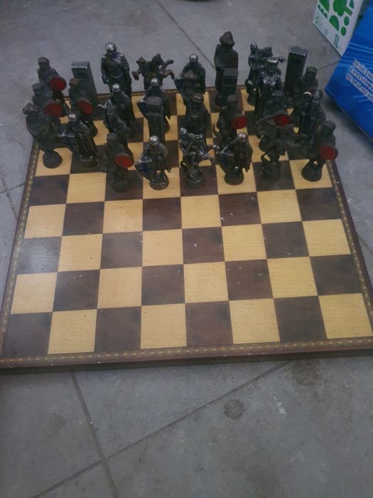 Jogo de Xadrz de colecção. Mouros vs portugueses. Peças de colecção.