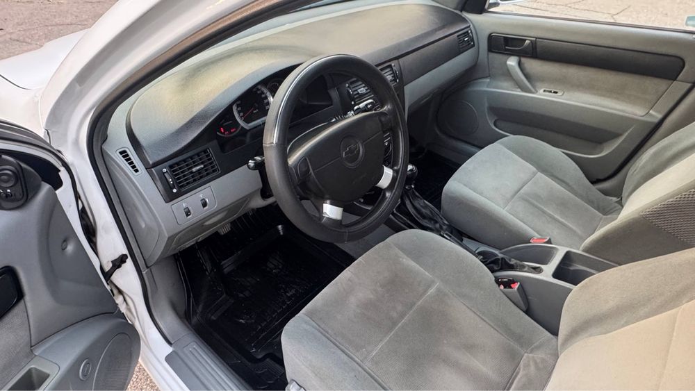 Chevrolet Lacetti 2010 1.6 бензин