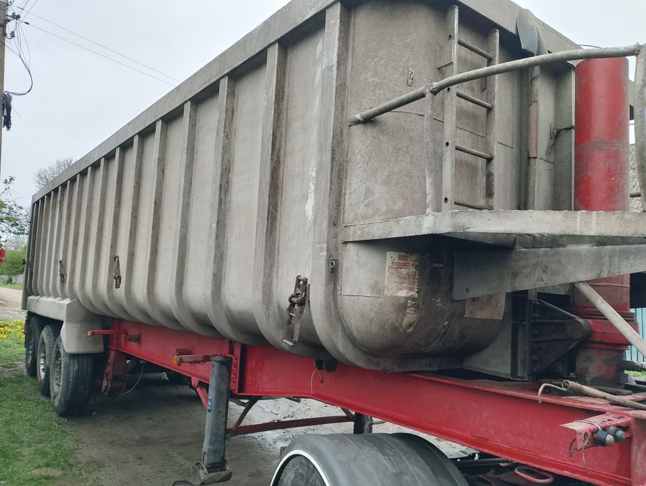 Продаєця Напів причіп