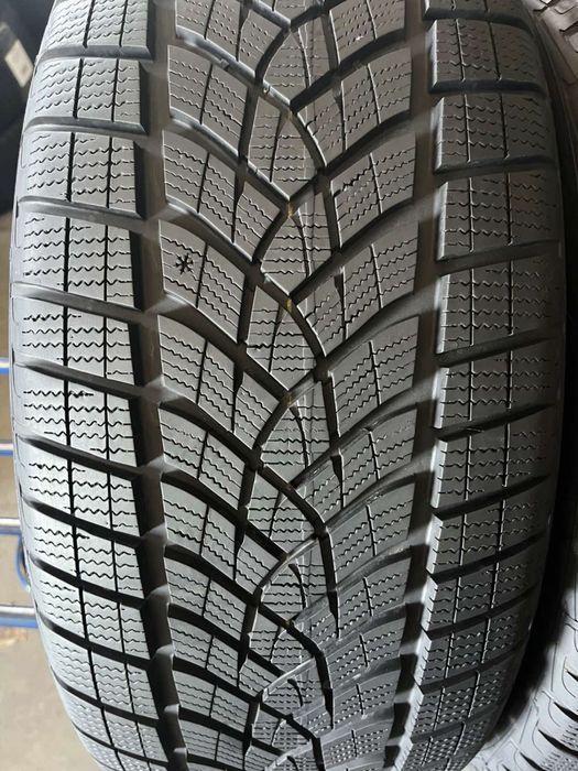 255/50/20 R20 Goodyear Ultra Grip Perfomance GEN1 SUV 4шт зима