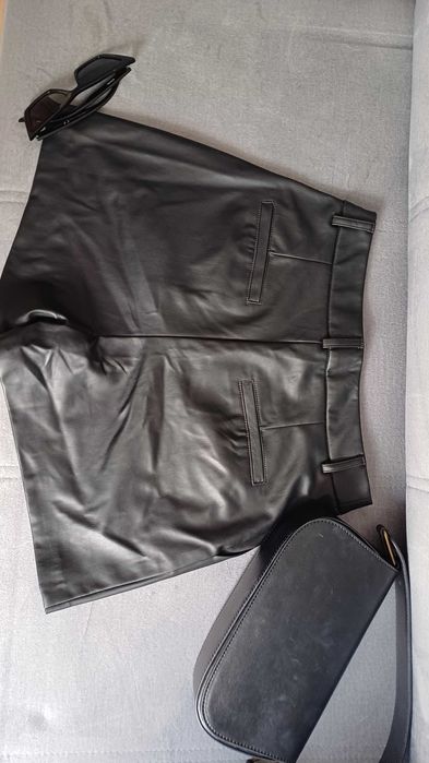 Krótkie skórzane spodenki