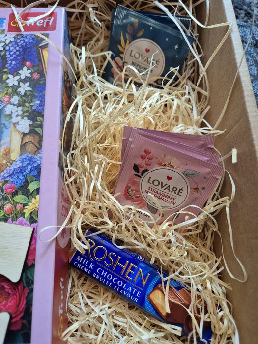 Zestaw prezentowy „Wieczór z puzzlem” – puzzle 500, herbata, batonik