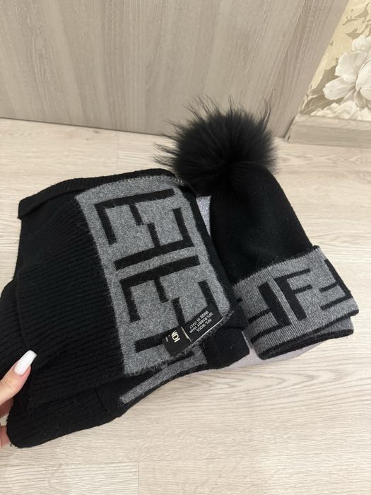 Комплект шапка і шарф Fendi