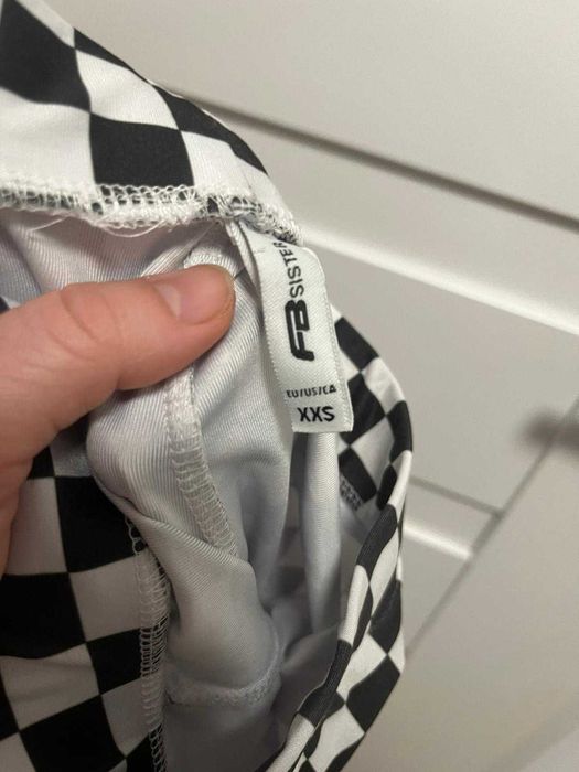Krótkie legginsy biker w kratkę XSS czarno białe