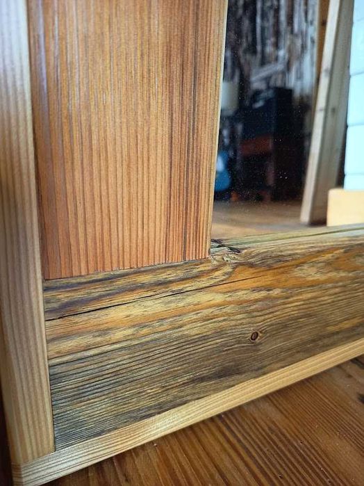lustro ze starego drewna w modrzewiowej ramie handmade DIY