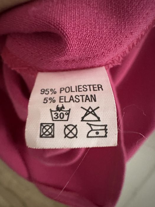 Sukienka krótka w kolorze fuksji