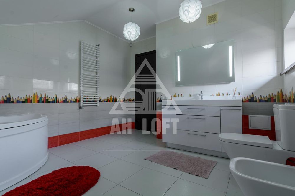 Будинок для великої родини, з басейном