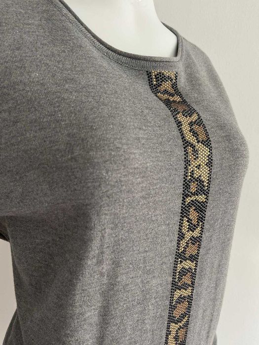 Sweterek damski szary.