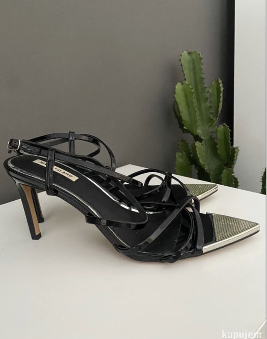 Вишукані босоніжки на нестандартні ніжки правий 38 і лівий 39