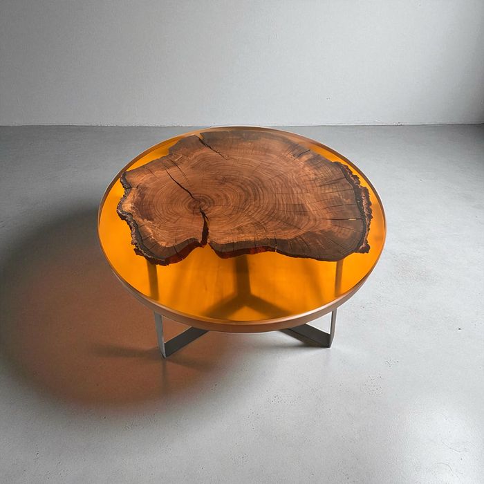 Stolik kawowy z drewna i żywicy