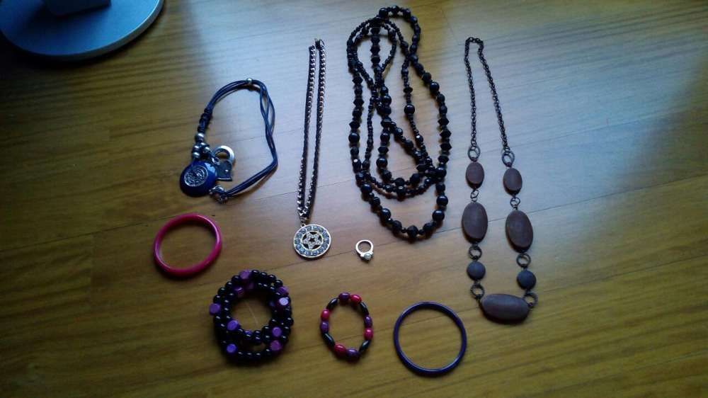 Lote de colares e aneis com portes incluidos