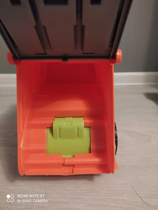 Sprzedam śmieciarkę zabawkę dla dziecka