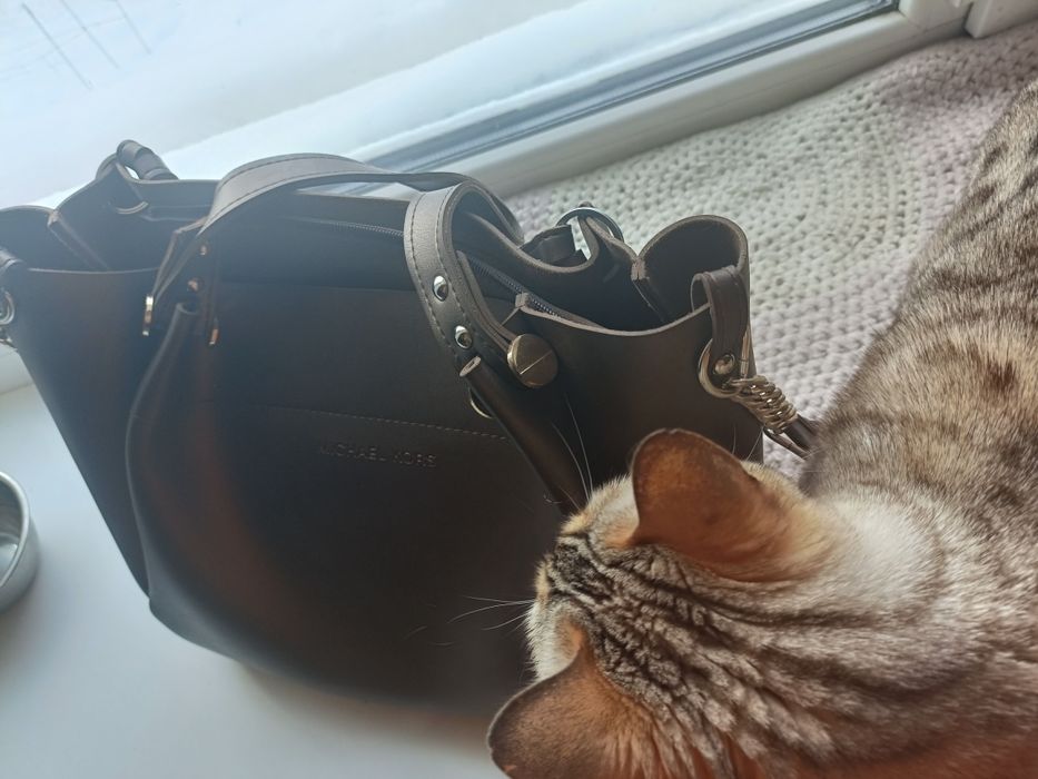 Женская сумка Michael Kors оригинал, вместительная. Цвет коричневый