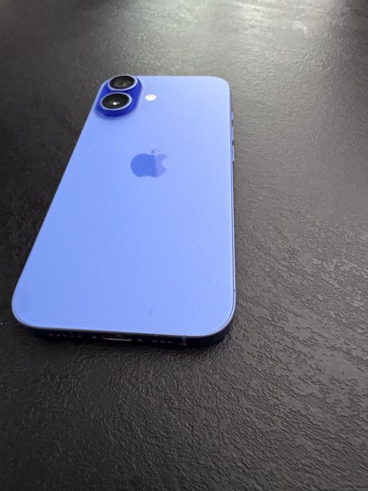 Iphone 16.  Tylko E- sim.