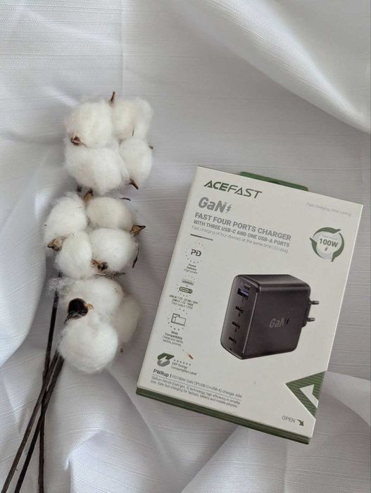 зарядний пристрій 100w на 4 кабеля нова зарядка в упаковці чорна