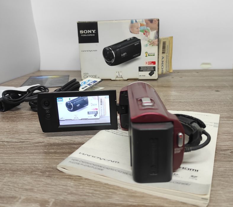 Видеокамера Sony Handycam HDR CX220E Red
