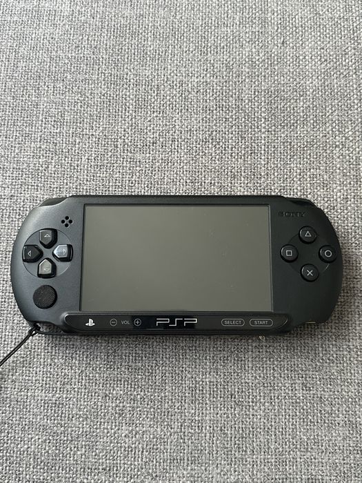 PSP E1004 przenośna konsola