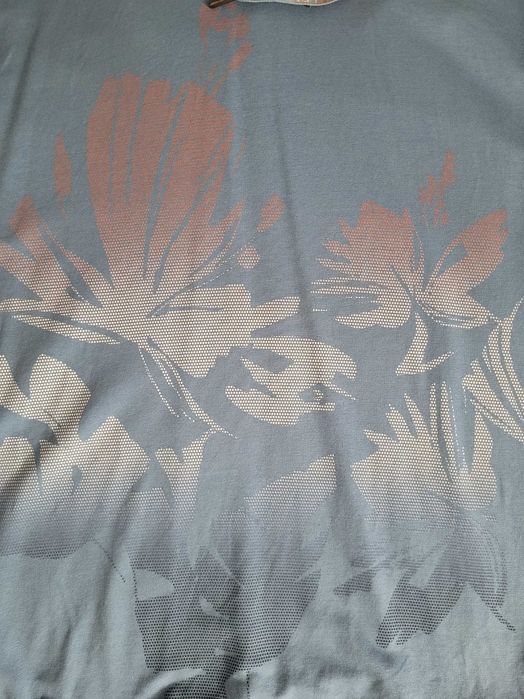 T-shirt damski z kapturem