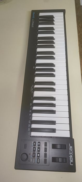 Teclado Controlador MIDI - NEKTAR Impact GX49 (49 Teclas)