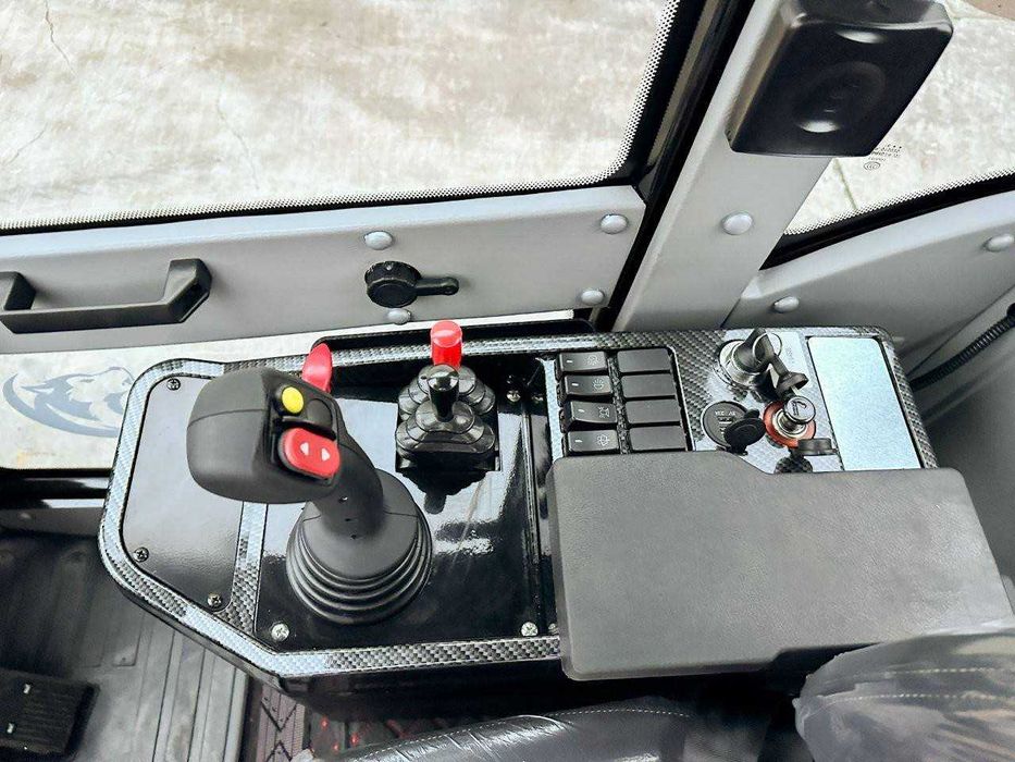 Pá Carregadora Telescópica Wolf WL825T