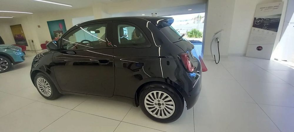 Fiat 500e (RED)530758325418731521