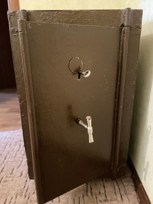 Продам сейф