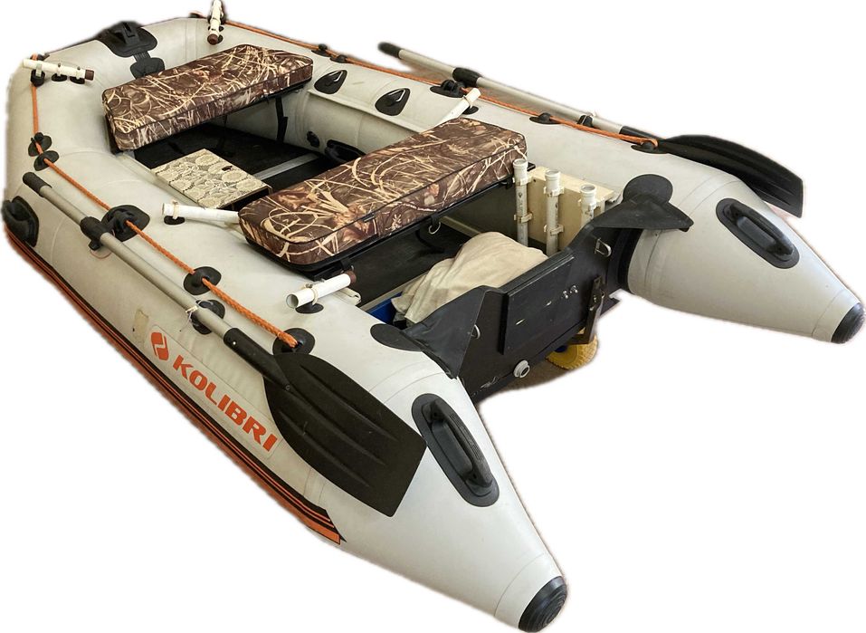 Човен ПВХ KOLIBRI KM-300D із двигуном (2017 року випуску)
