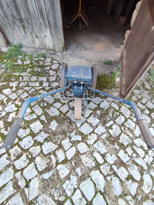 Semeadora Manual de Empurrar - Ferramenta Agrícola Antiga - Sem Uso