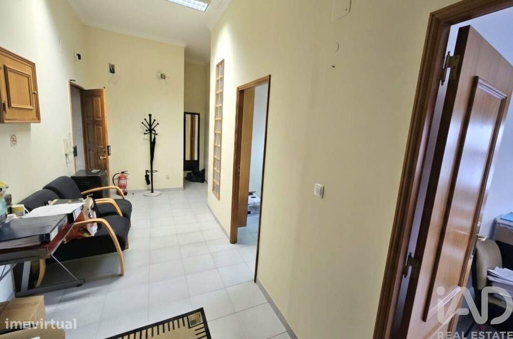 Loja / Estabelecimento Comercial T3 em Agualva E Mira-Sintra de 70,00
