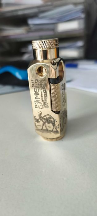 Mosiężna zapalniczka na benzynę CAMEL grawerowana
