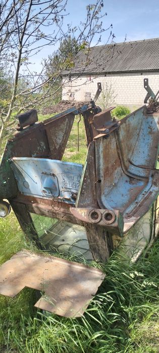 продам кабіну ЮМЗ  є стекла та двері