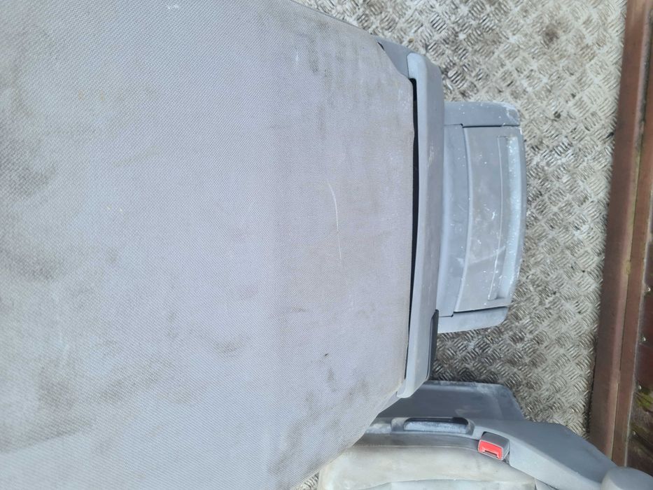 VW Transporter T5 fotel pojedyńczy obrotowy 2 rząd Multivan kamper