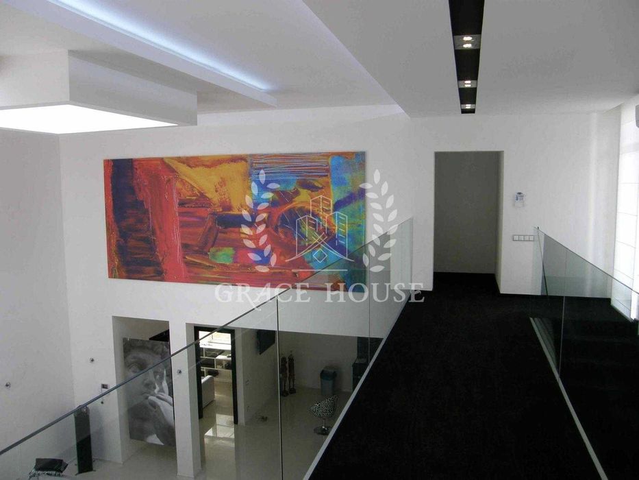 Продажа дома с ремонтом на Нивках 290 м2. бассейн, закритий КГ, охрана