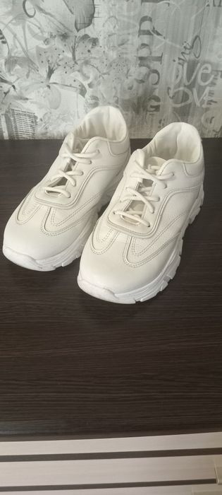 Продам кросівки 38 розмір