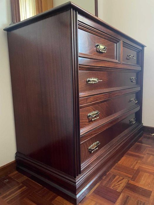 Mobiliário de quarto praticamente sem utilização, excelente estado.