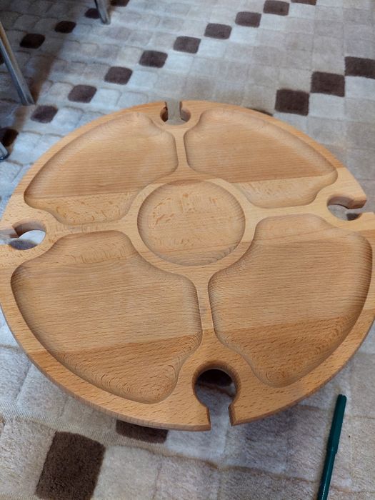 Винний дерев'яний столик