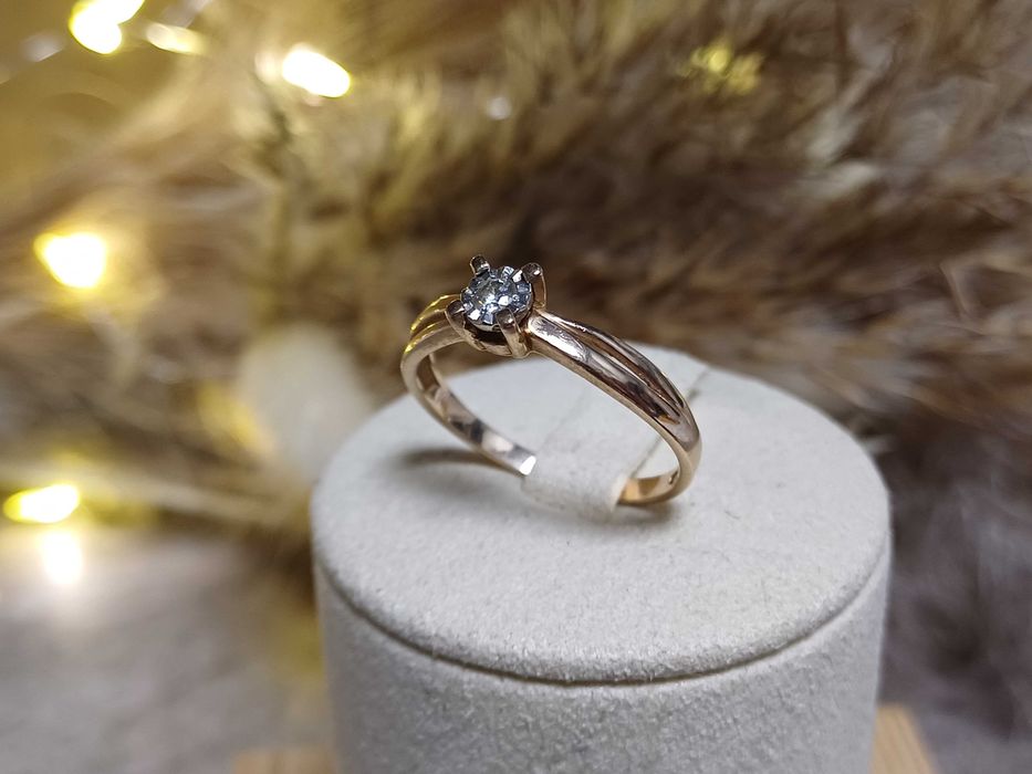 Złoty pierścionek z brylantem P585 2,22g rozmiar 17" certyfikat