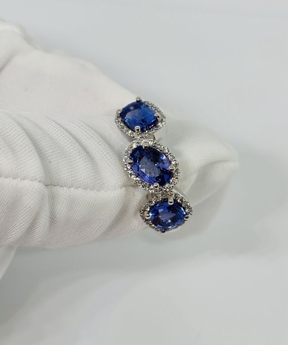 Золота каблучка з діамантами та танзанітами