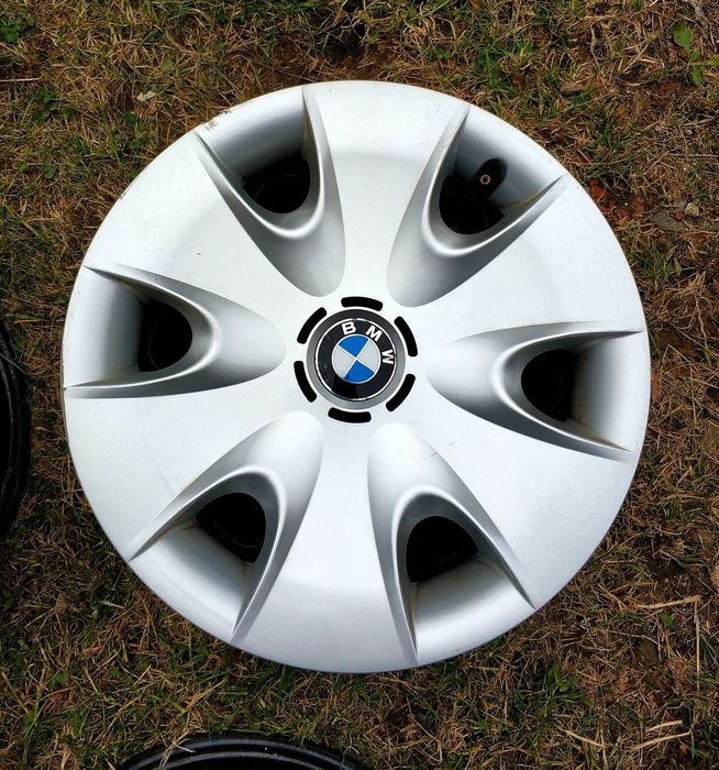 Felgi stalowe marki BMW wraz z kołpakami