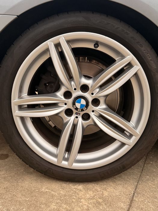 BMW 520d F10 Pack M | 184cv | Jantes 19” | Bancos em Pele | GPS pro